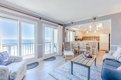 Beachy King at Pinnacle Port